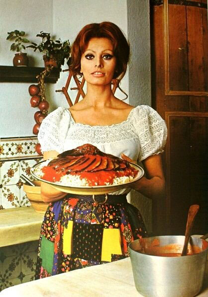 Sophia Loren with her Spaghetti al Limone. She once remarked “I’d rather eat pasta and drink wine than be a size 0.”